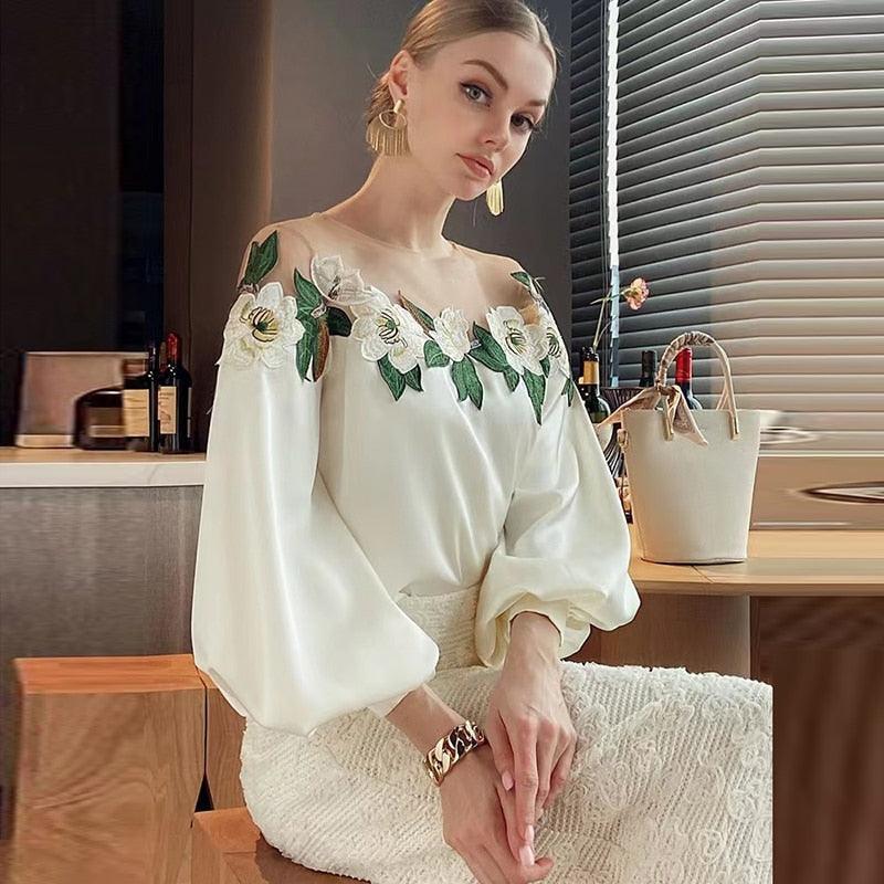 Blusa Alfaiataria com Bordados Florais / Verdadeiro Show de Glamour!