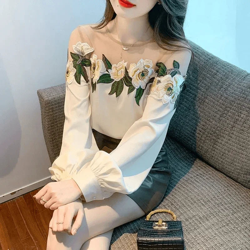 Blusa Alfaiataria com Bordados Florais / Verdadeiro Show de Glamour!