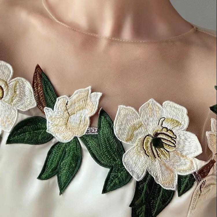 Blusa Alfaiataria com Bordados Florais / Verdadeiro Show de Glamour!