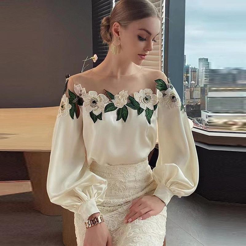 Blusa Alfaiataria com Bordados Florais / Verdadeiro Show de Glamour!